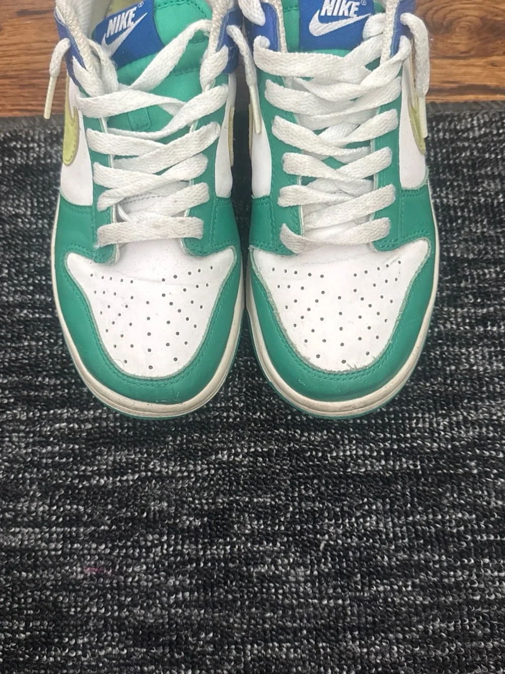 Nike Kids Low-Top Sneakers in Green, Blue & Yellow